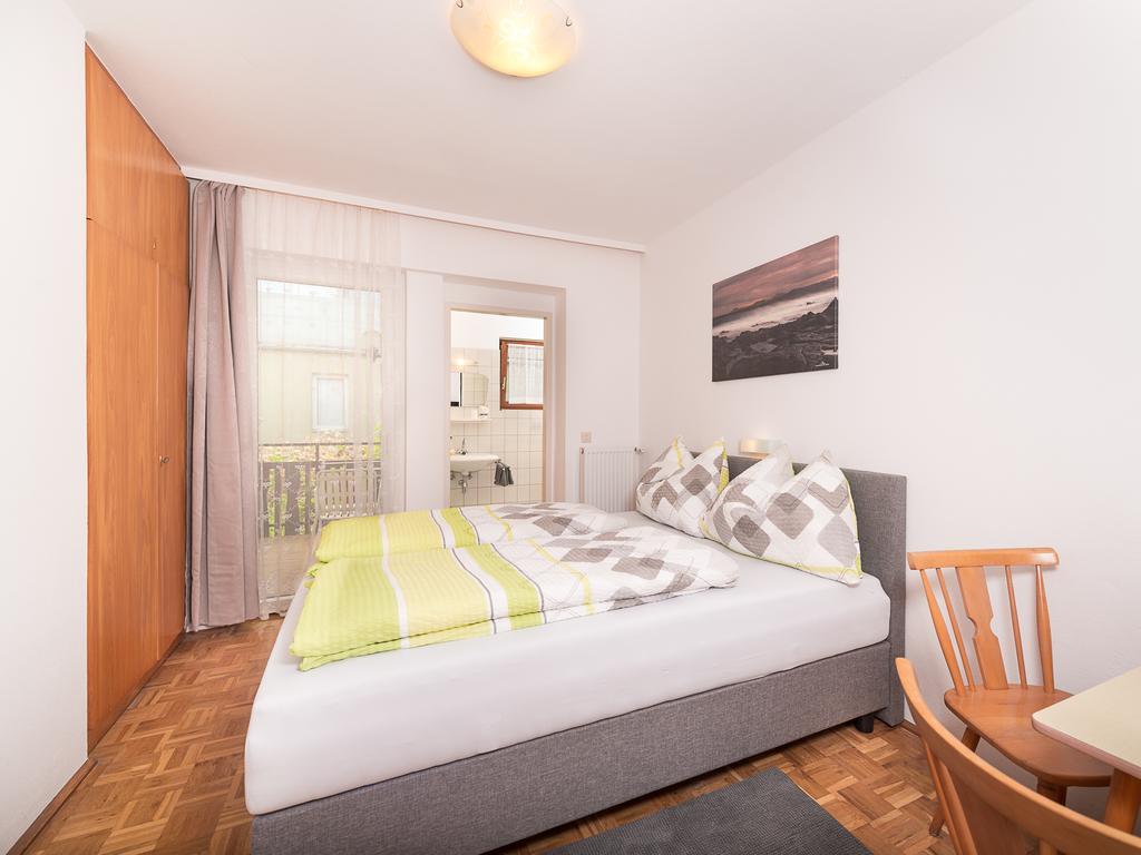 Gaestehaus Genf Velden am Woerthersee Phòng bức ảnh