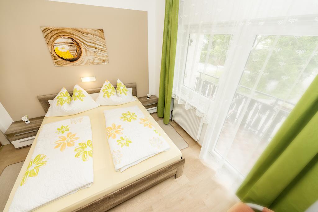 Gaestehaus Genf Velden am Woerthersee Phòng bức ảnh
