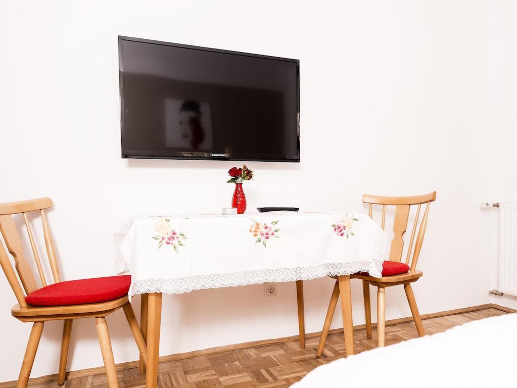 Gaestehaus Genf Velden am Woerthersee Phòng bức ảnh